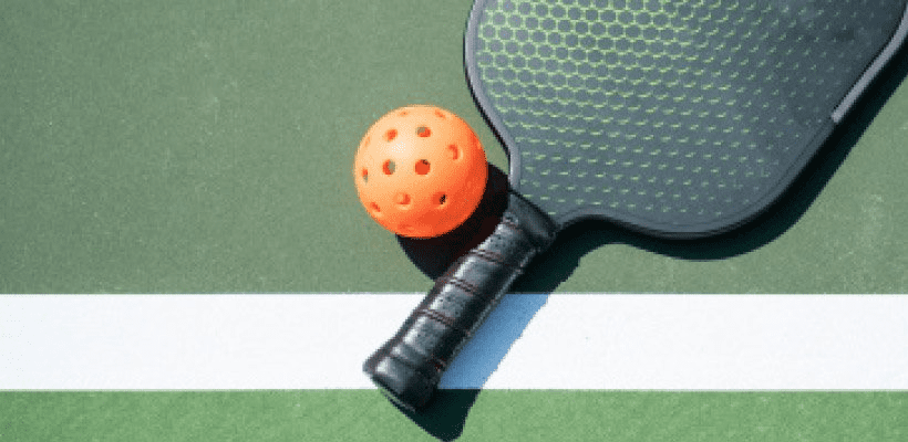 carbon-fiber-vs-graphite-pickleball-paddles-pickleballin